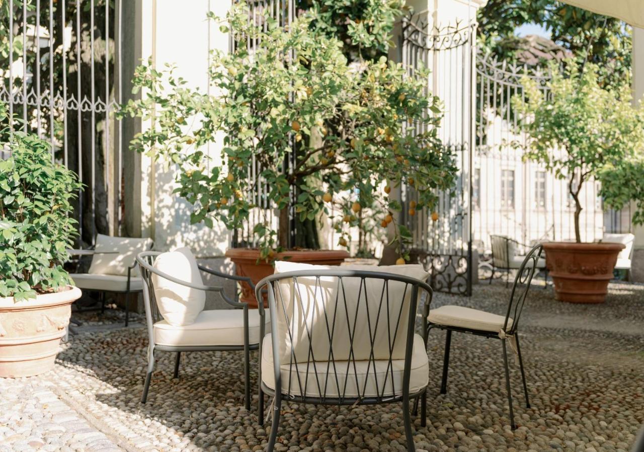 Caffe Delle Rose Les Chambres Verbania Exteriör bild